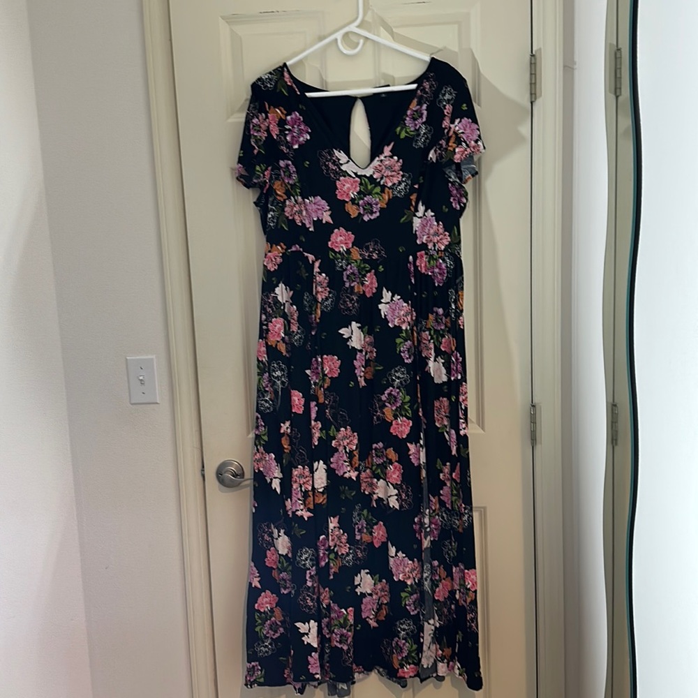 Torrid, 2X floral dress, false rap, black, pink, orange flowers, short sleeve